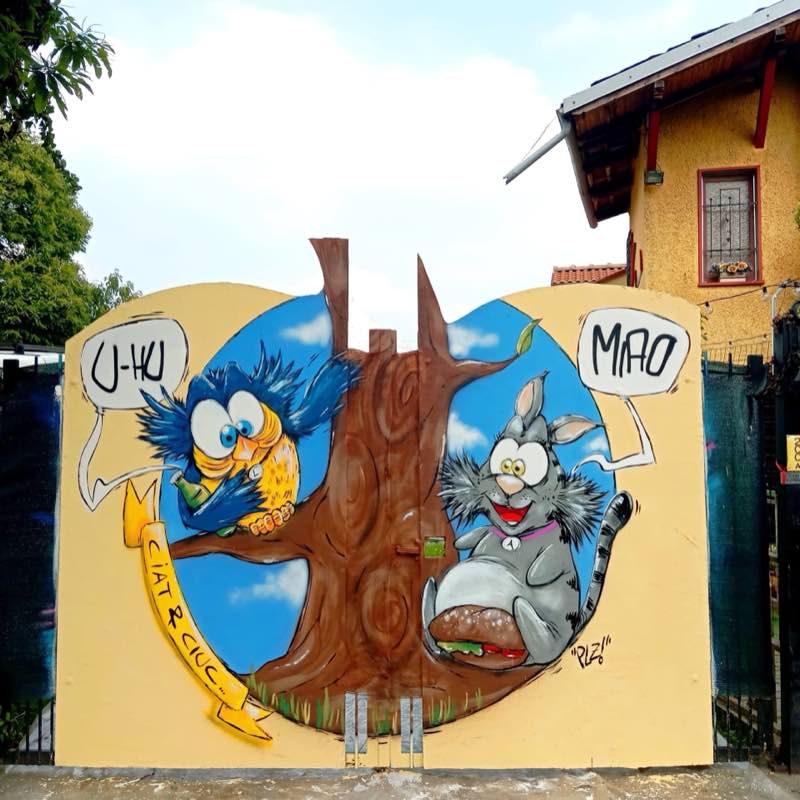 Murales sul cancello del bar Gatti e Gufi, a riprendere il logo del locale