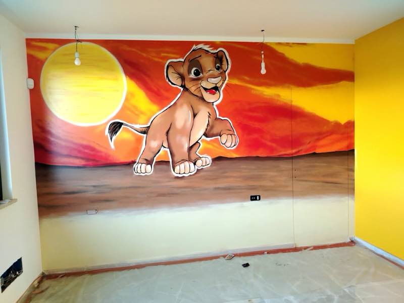 Disegno del Re Leone realizzato interamente a spray per una cameretta